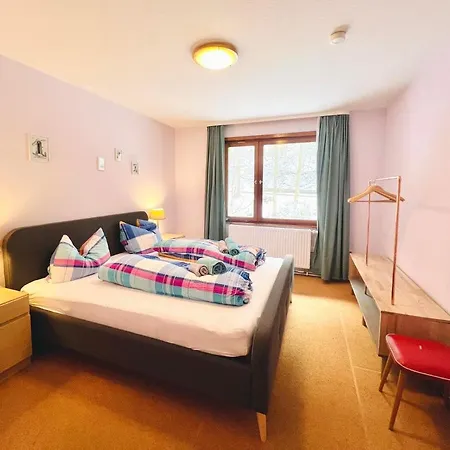 Konukevi Vor Lauter Baeumen Zorge