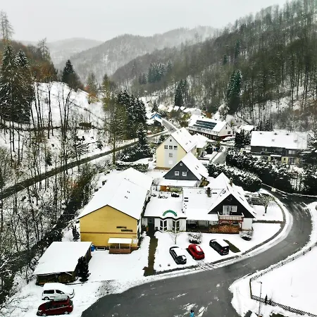 Konukevi Vor Lauter Baeumen