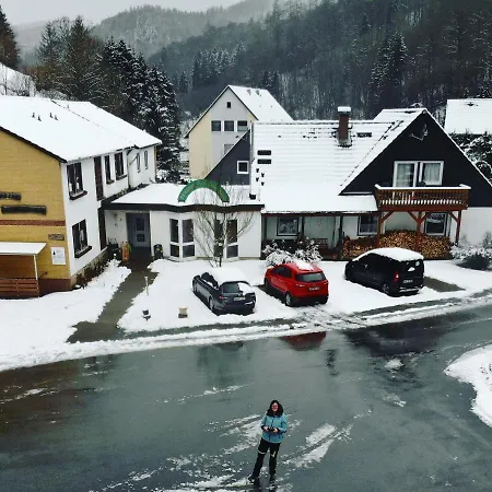 Konukevi Vor Lauter Baeumen