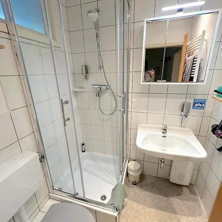 Konukevi Vor Lauter Baeumen Zorge