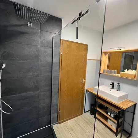 Konukevi Vor Lauter Baeumen 4*