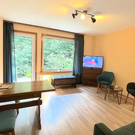 Konukevi Vor Lauter Baeumen Zorge